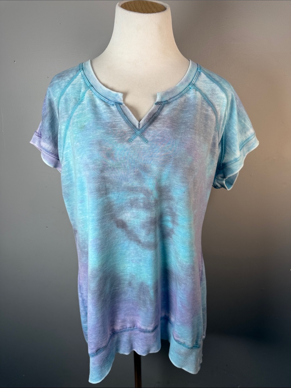 Women's Blue & Purple Tie-Dye V-Notch Short Sleeve Tee